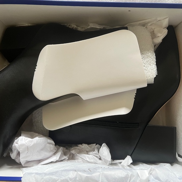 STUART WEITZMAN Avenue 75 Block Bootie Black Smooth Calf Leather - Picture 6 of 9